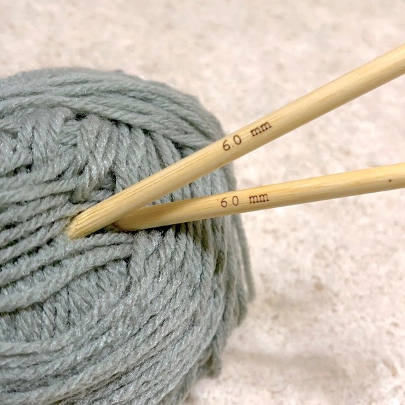 BEGINNERS WOOD 6.0 KNITTING NEEDLES & A SET OF BOYE SIZE 6.0 NEEDLES & G… - Picture 2 of 10